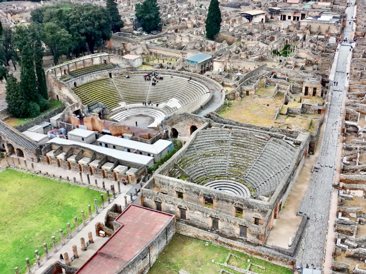 pompeii free tour